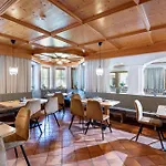 Gaestehaus Schneeberger Hotel apartamentowy 3*