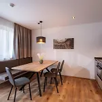 Gaestehaus Schneeberger 3* Майргофен