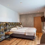 Gaestehaus Schneeberger Апарт-готель 3*