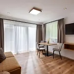 Gaestehaus Schneeberger Hotel apartamentowy Mayrhofen