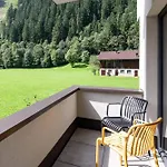 Gaestehaus Schneeberger Hotel apartamentowy