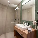 Апарт-готель Gaestehaus Schneeberger 3*