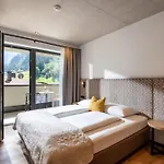 Gaestehaus Schneeberger Hotel apartamentowy Mayrhofen