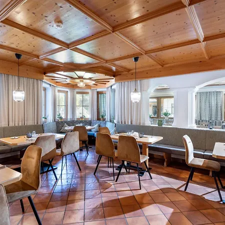 Gaestehaus Schneeberger Hotel apartamentowy 3*