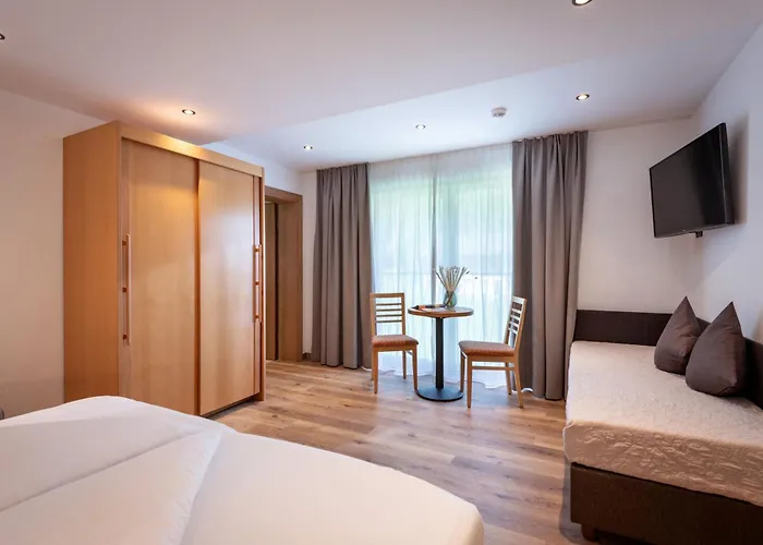 Апарт-готель Gaestehaus Schneeberger 3*