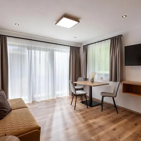 Gaestehaus Schneeberger Aparthotel Mayrhofen